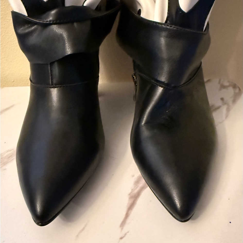 NWOB Azalea Wang Modatope Vegan Leather Fold Over Boots, Black, White, Size 10 - Picture 6 of 15